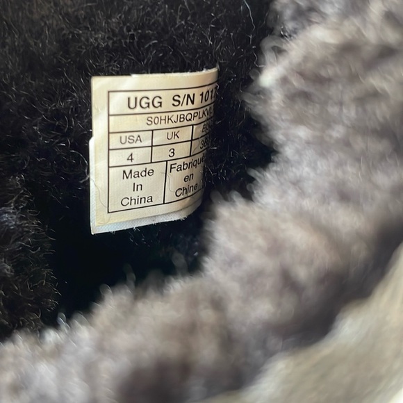 UGG classic short boots - Picture 11 of 11